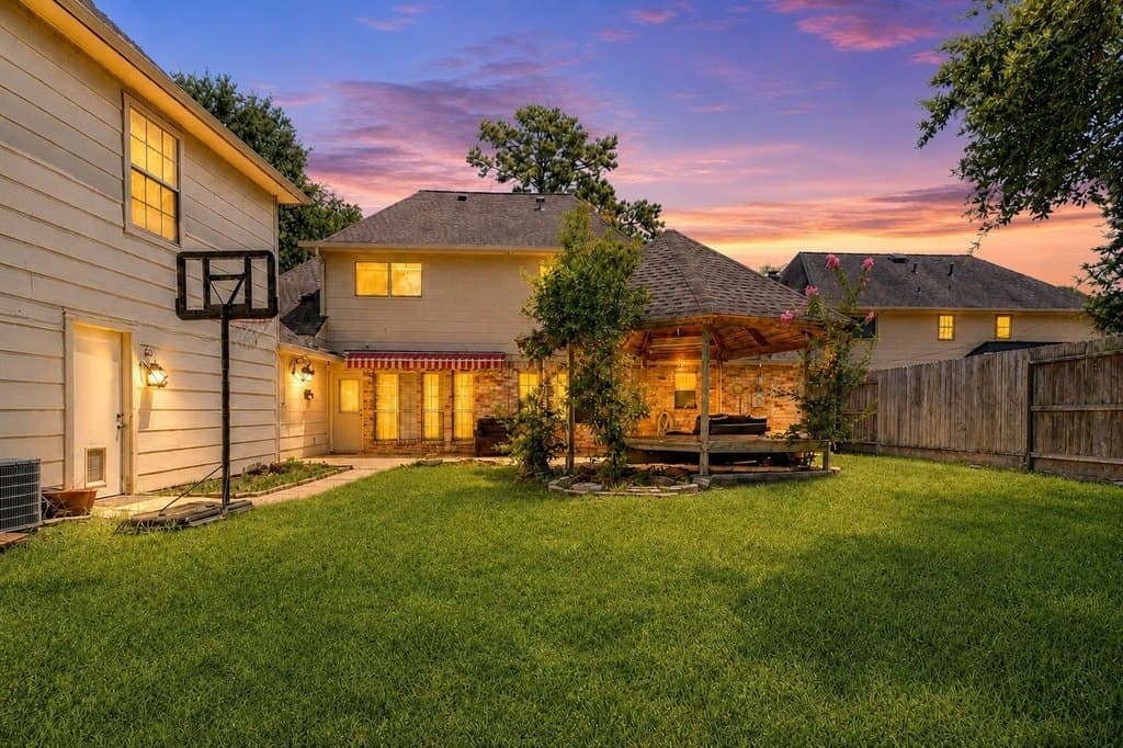 15607 Creekbriar Ct, Houston, TX